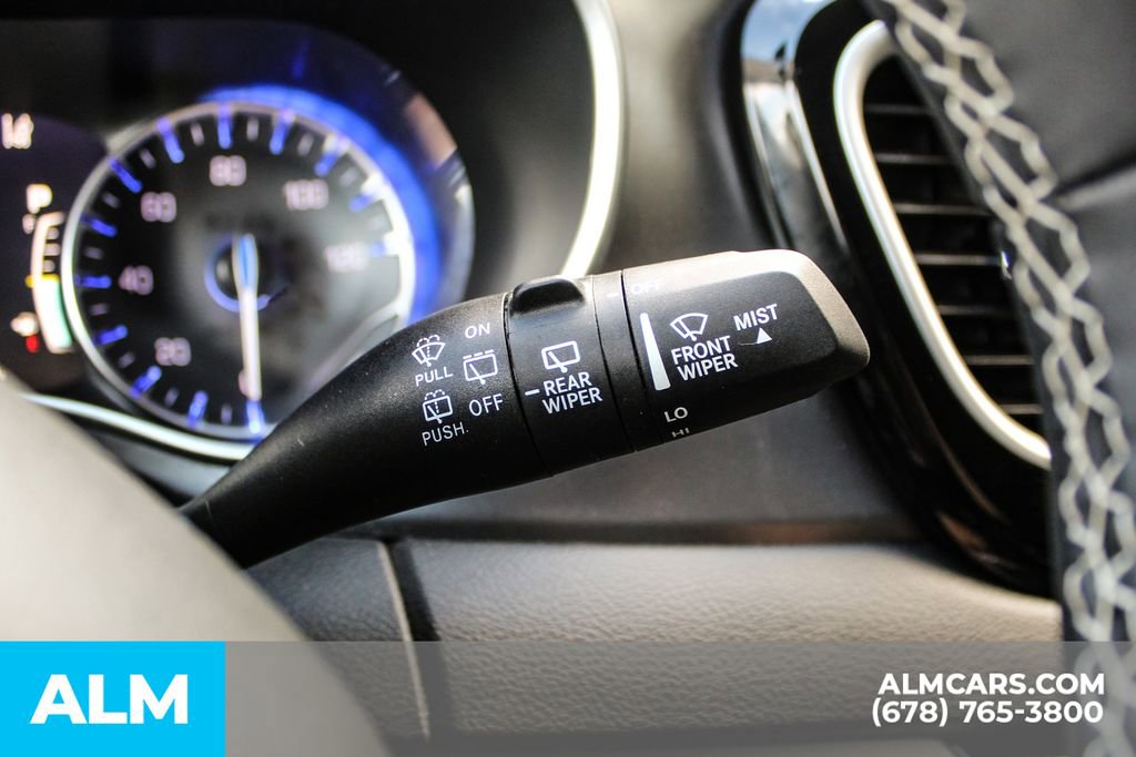 Used 2024 Chrysler Pacifica Touring-L image 32