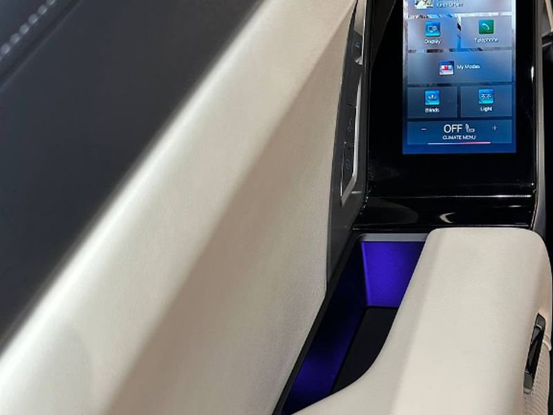 Used 2024 BMW 760i xDrive w/ Premium Package 2 image 33