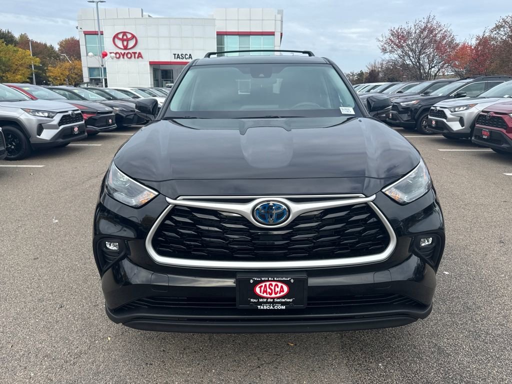 Used 2024 Toyota Highlander LE image 2