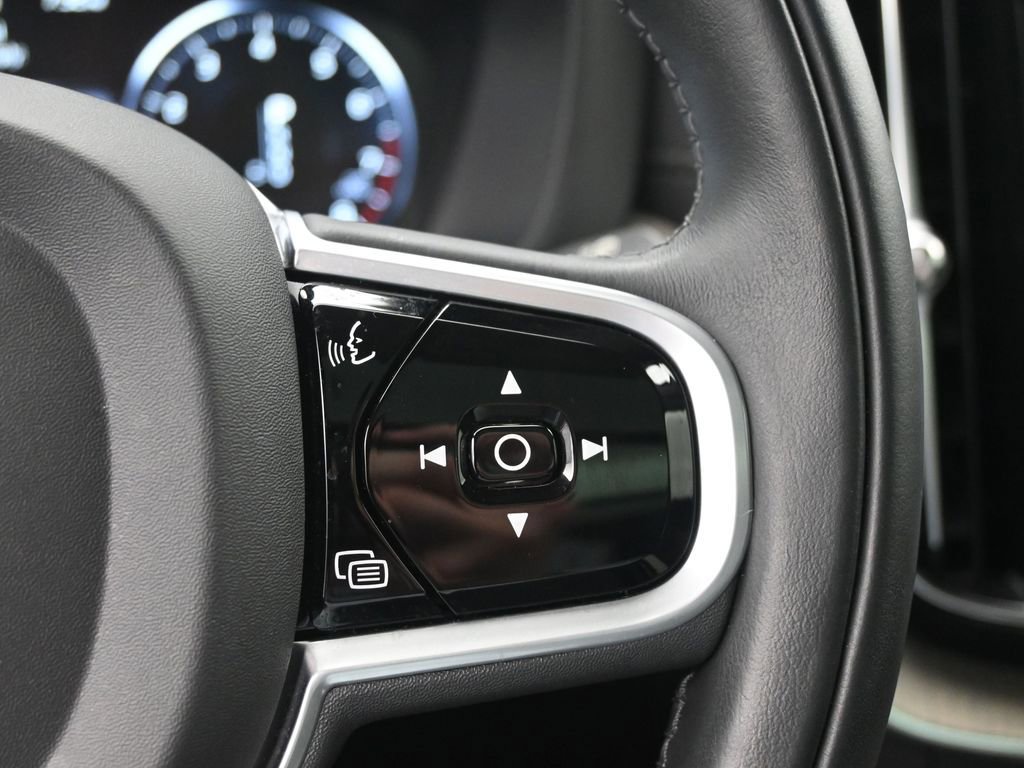 Used 2020 Volvo XC60 T6 Inscription w/ Protection Package Premier image 14