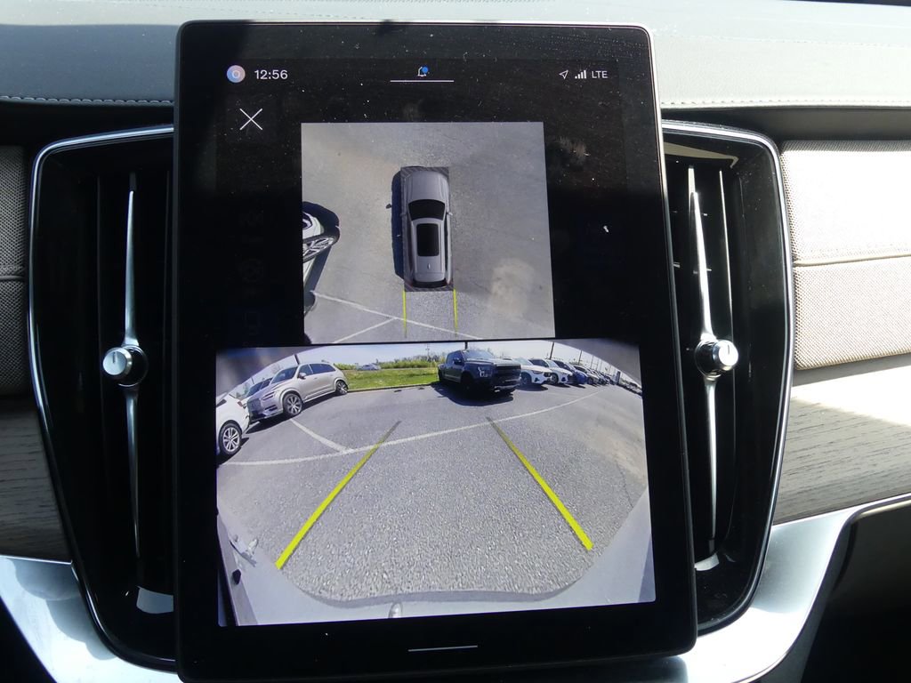 Used 2025 Volvo XC90 B6 Plus image 8