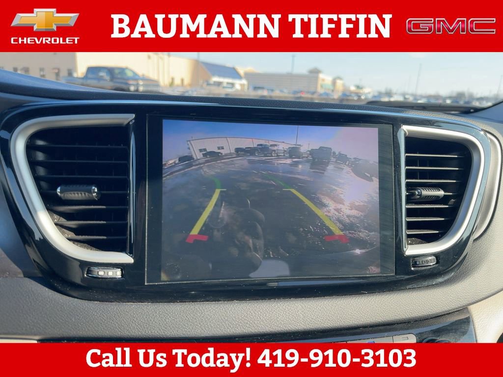 Used 2024 Chrysler Pacifica Touring-L image 20