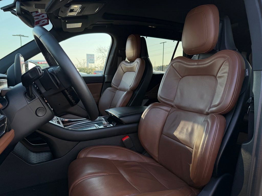 Used 2023 Lincoln Aviator Reserve w/ Equipment Group 201A image 9
