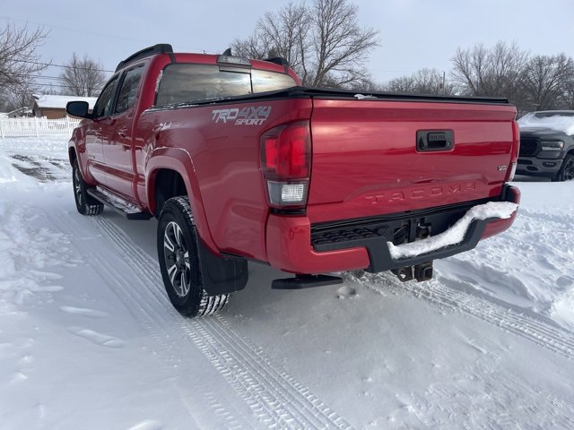 Used 2018 Toyota Tacoma TRD Sport image 2