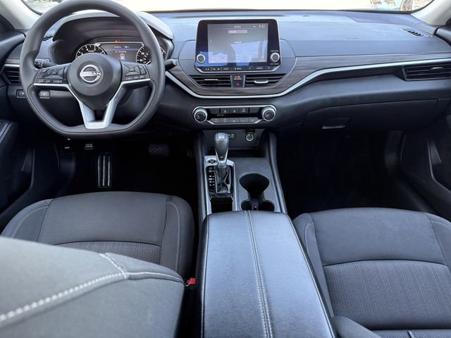 Used 2025 Nissan Altima 2.5 SV image 8