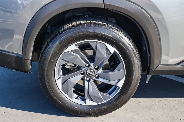 Used 2024 Nissan Rogue SV image 8