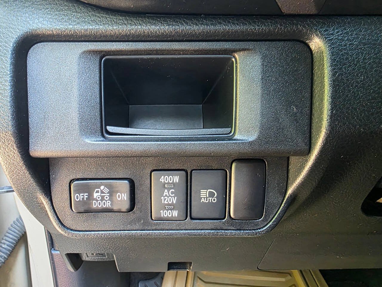 Used 2019 Toyota Tacoma TRD Off-Road w/ Technology Package AWD/4WD image 15