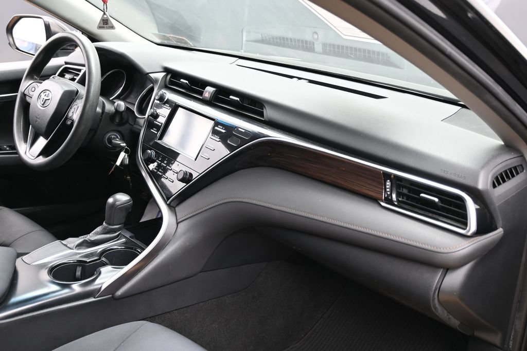 Used 2018 Toyota Camry LE FWD image 29