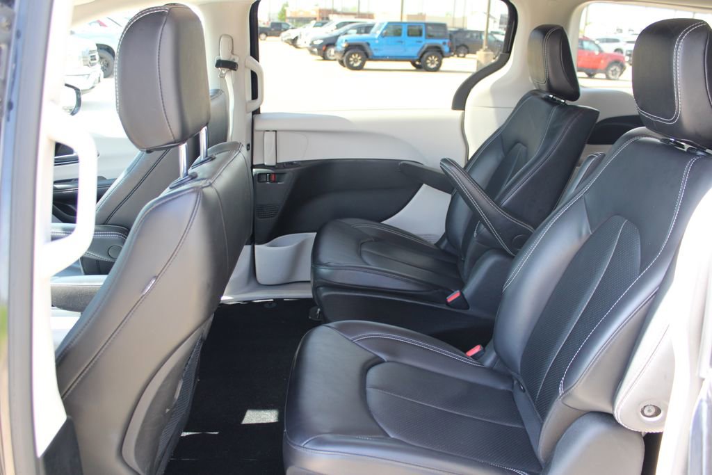 Used 2024 Chrysler Pacifica Select FWD image 7