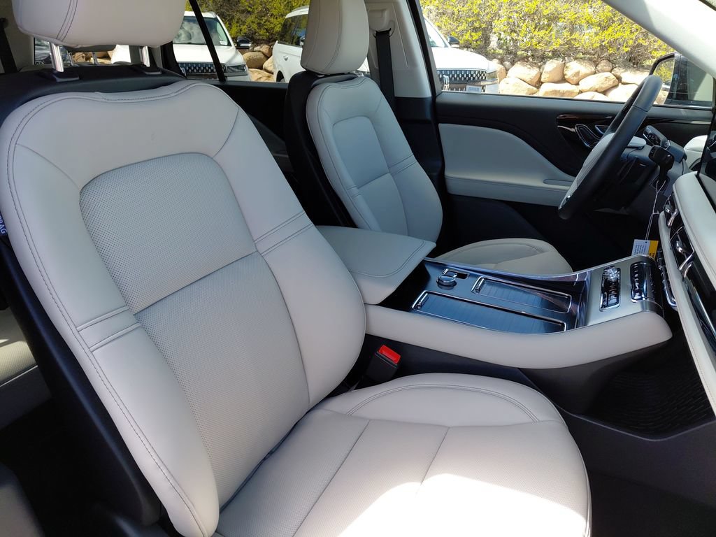 New 2026 Lincoln Aviator AWD w/ Jet Appearance Package image 38
