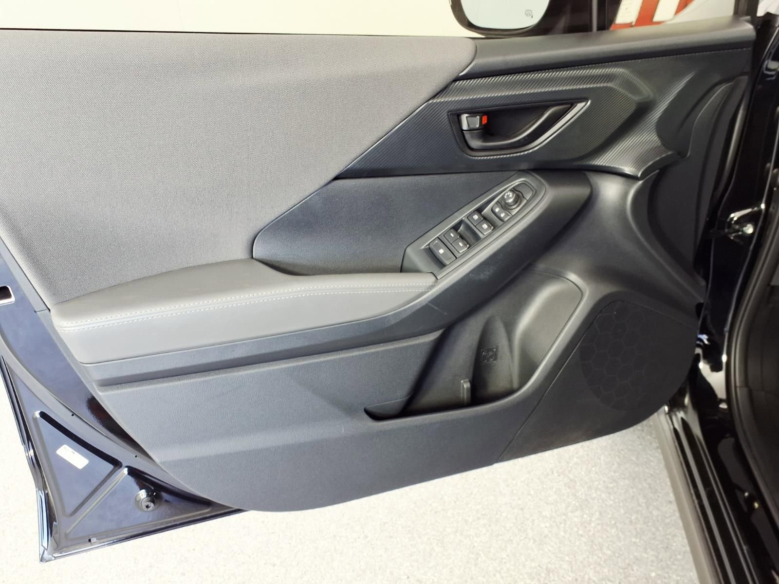 Used 2025 Subaru Crosstrek 2.0i Premium image 13