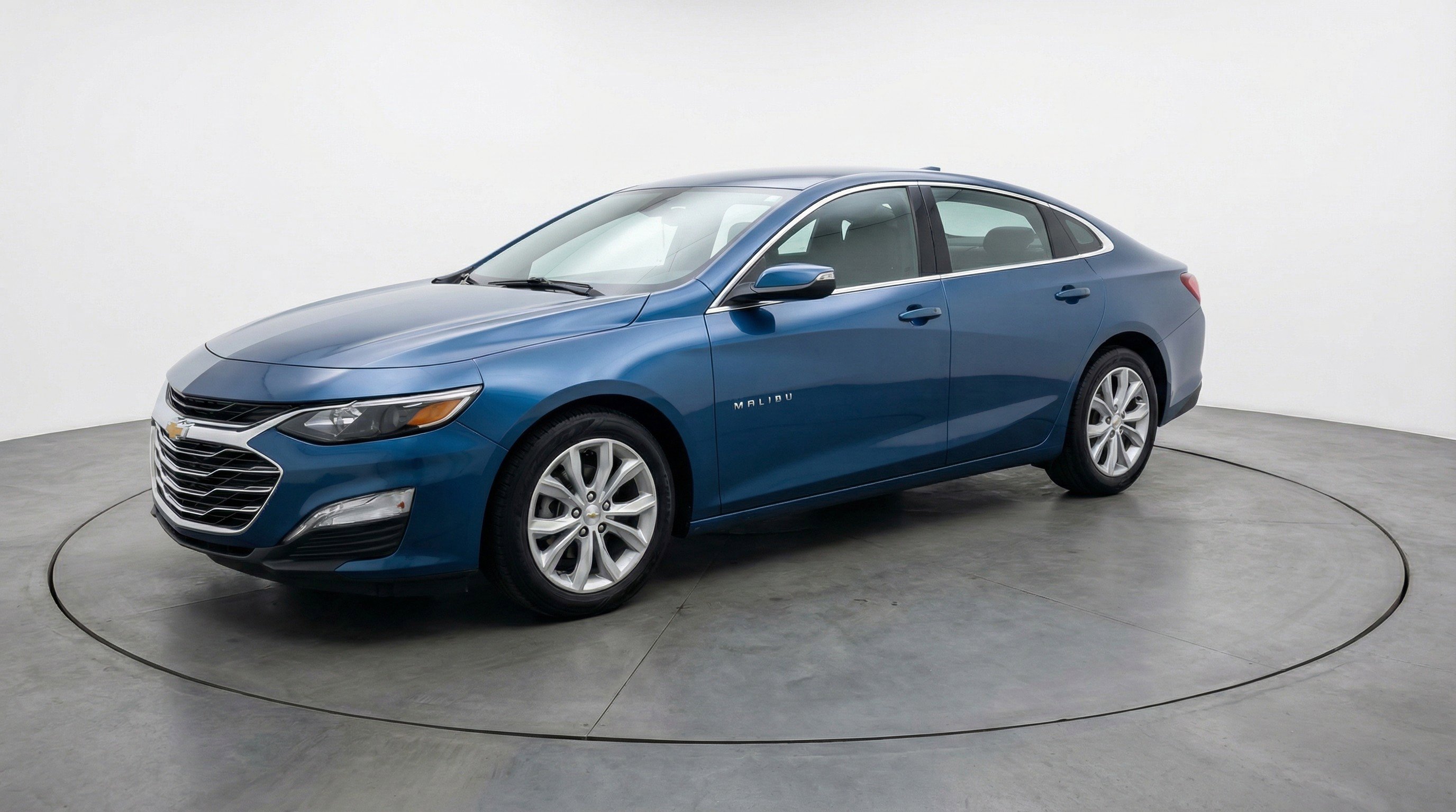 Used 2024 Chevrolet Malibu LT image 3