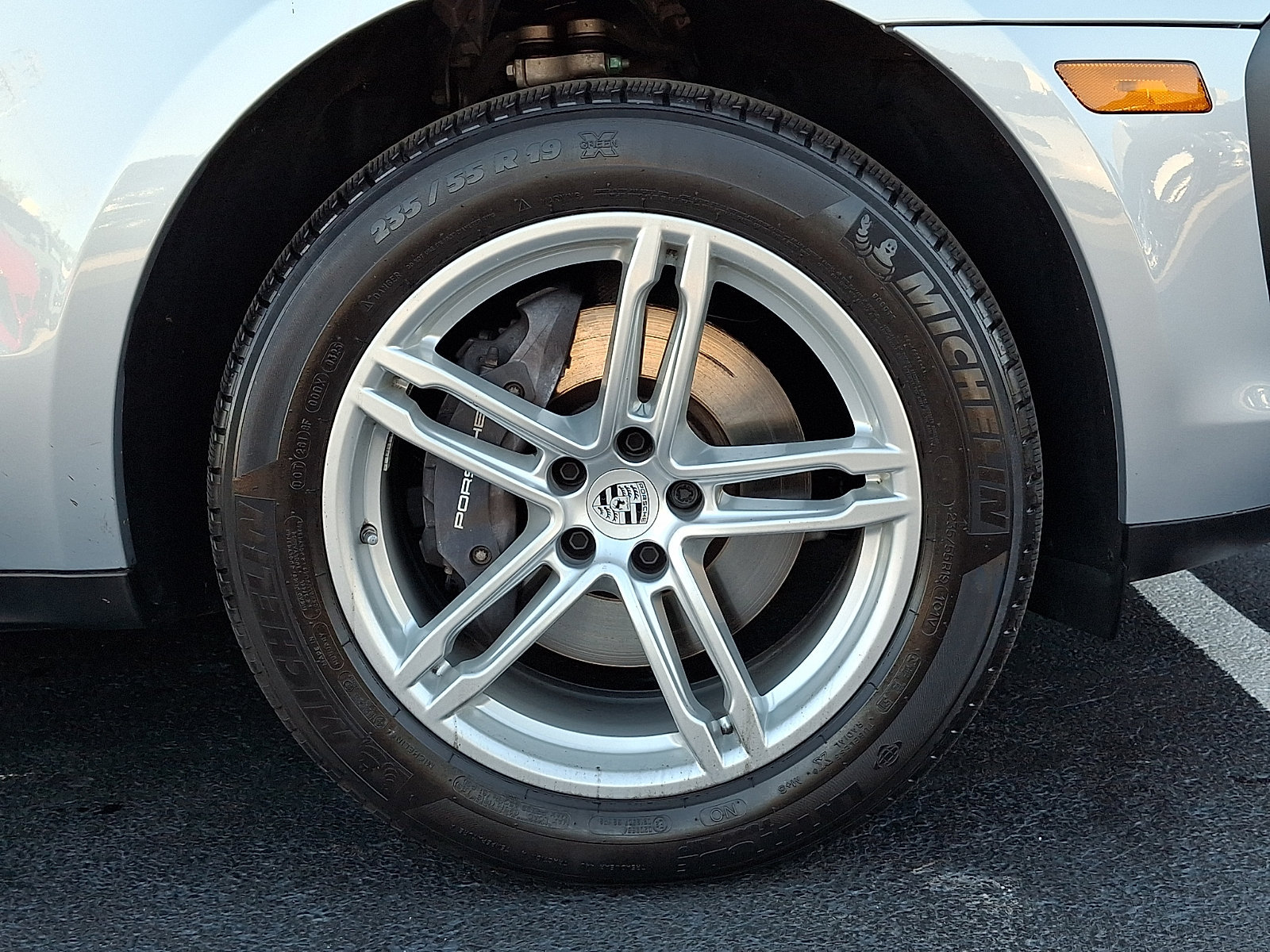 Certified 2025 Porsche Macan AWD/4WD image 12