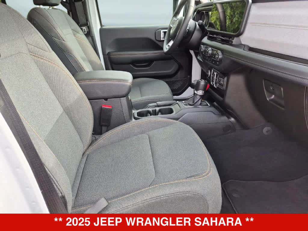 Used 2025 Jeep Wrangler Unlimited Sahara AWD/4WD image 21