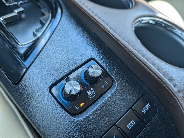 Used 2014 Toyota Avalon Limited w/ Technology Package FWD image 16