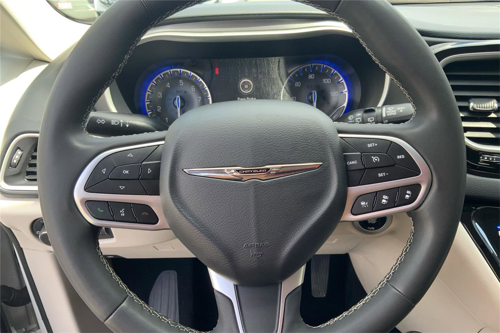 Used 2023 Chrysler Pacifica Touring-L FWD image 15