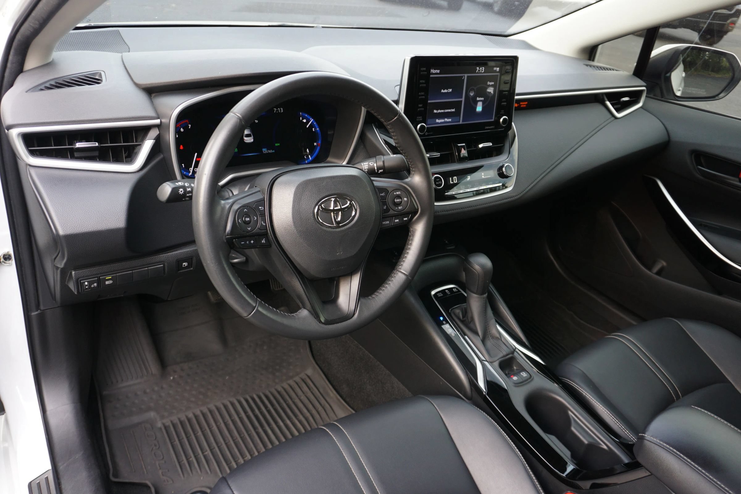 Used 2022 Toyota Corolla LE w/ Premium Interior Package FWD image 10