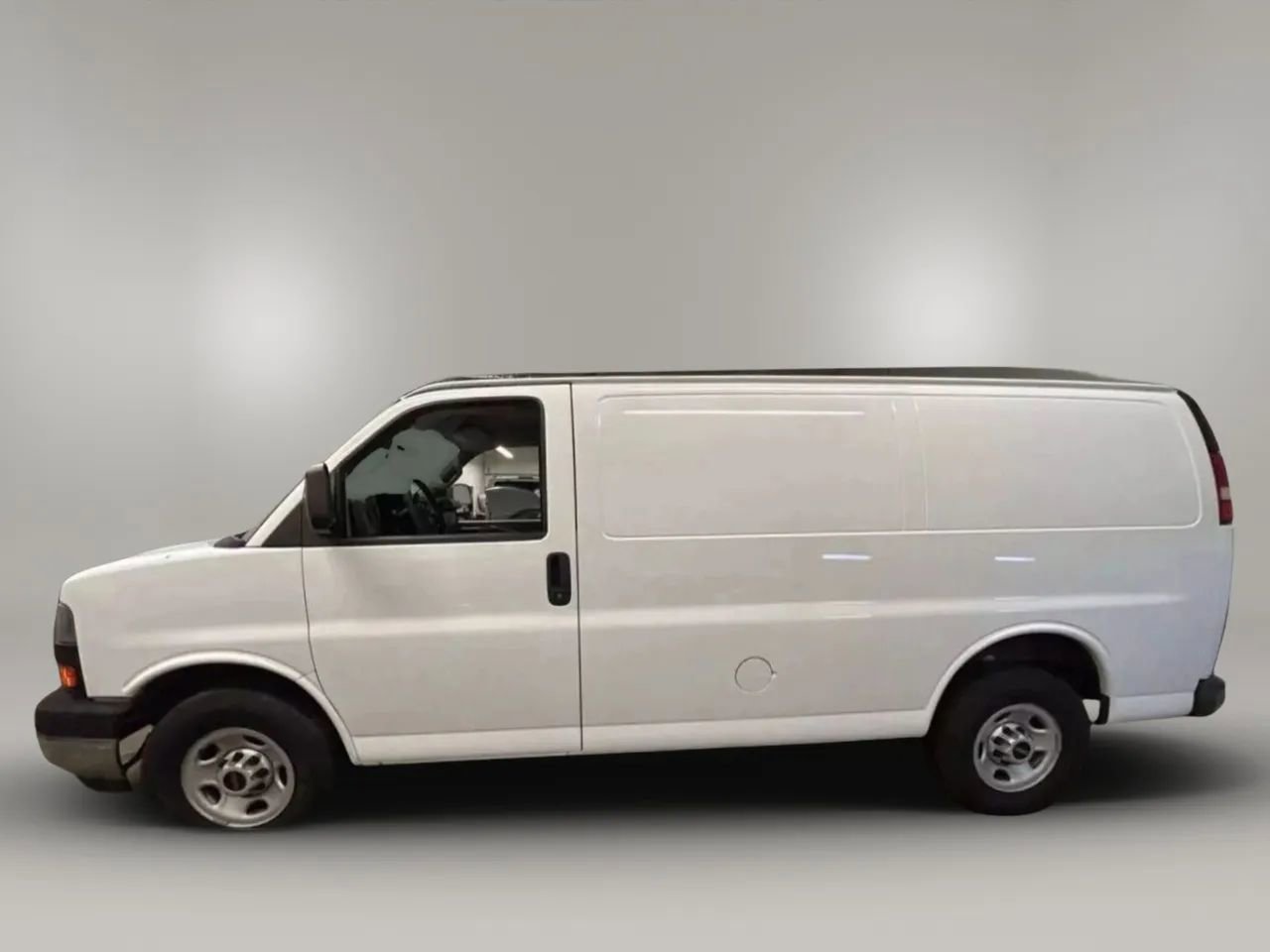 Used 2017 GMC Savana 2500 image 2