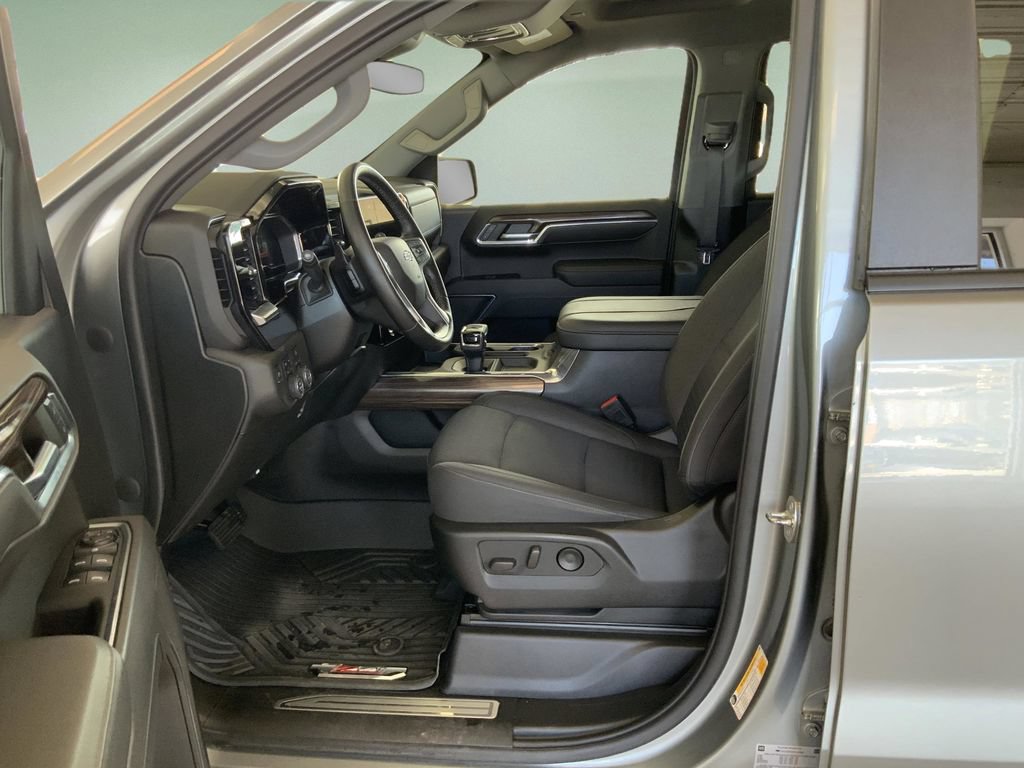 Used 2023 Chevrolet Silverado 1500 RST AWD/4WD image 19