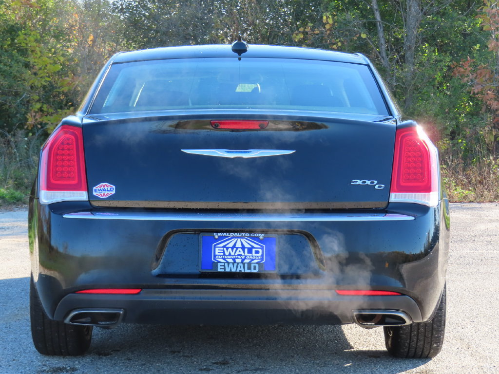Used 2015 Chrysler 300 C RWD image 15