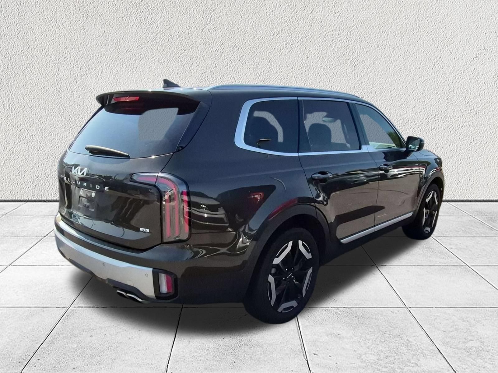 Used 2023 Kia Telluride EX w/ EX Captain's Chair Package AWD/4WD image 3