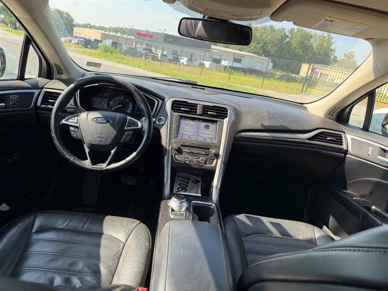 Used 2017 Ford Fusion SE w/ Equipment Group 602A FWD image 15