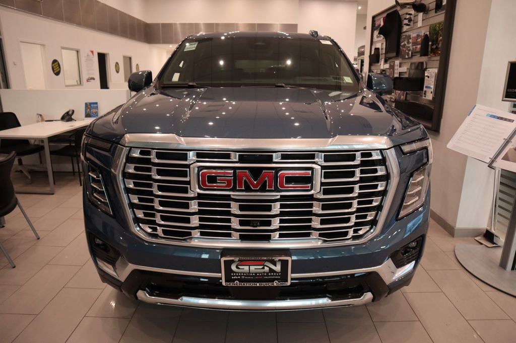 Used 2025 GMC Yukon XL Denali w/ Denali Reserve Package image 3