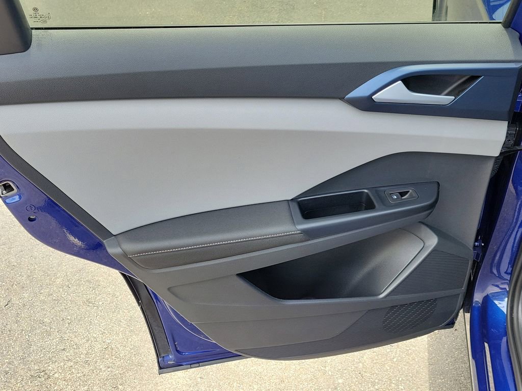 Used 2024 Volkswagen Taos SE image 9