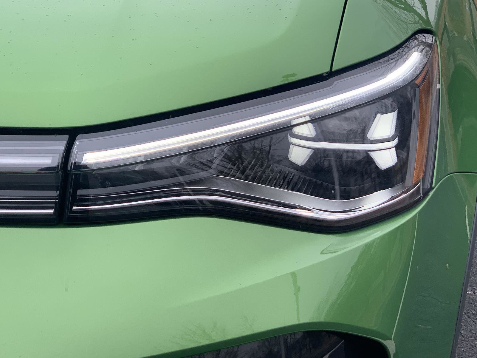 Used 2025 Volkswagen Taos SE w/ Taos Adventure Package (SXB) image 10