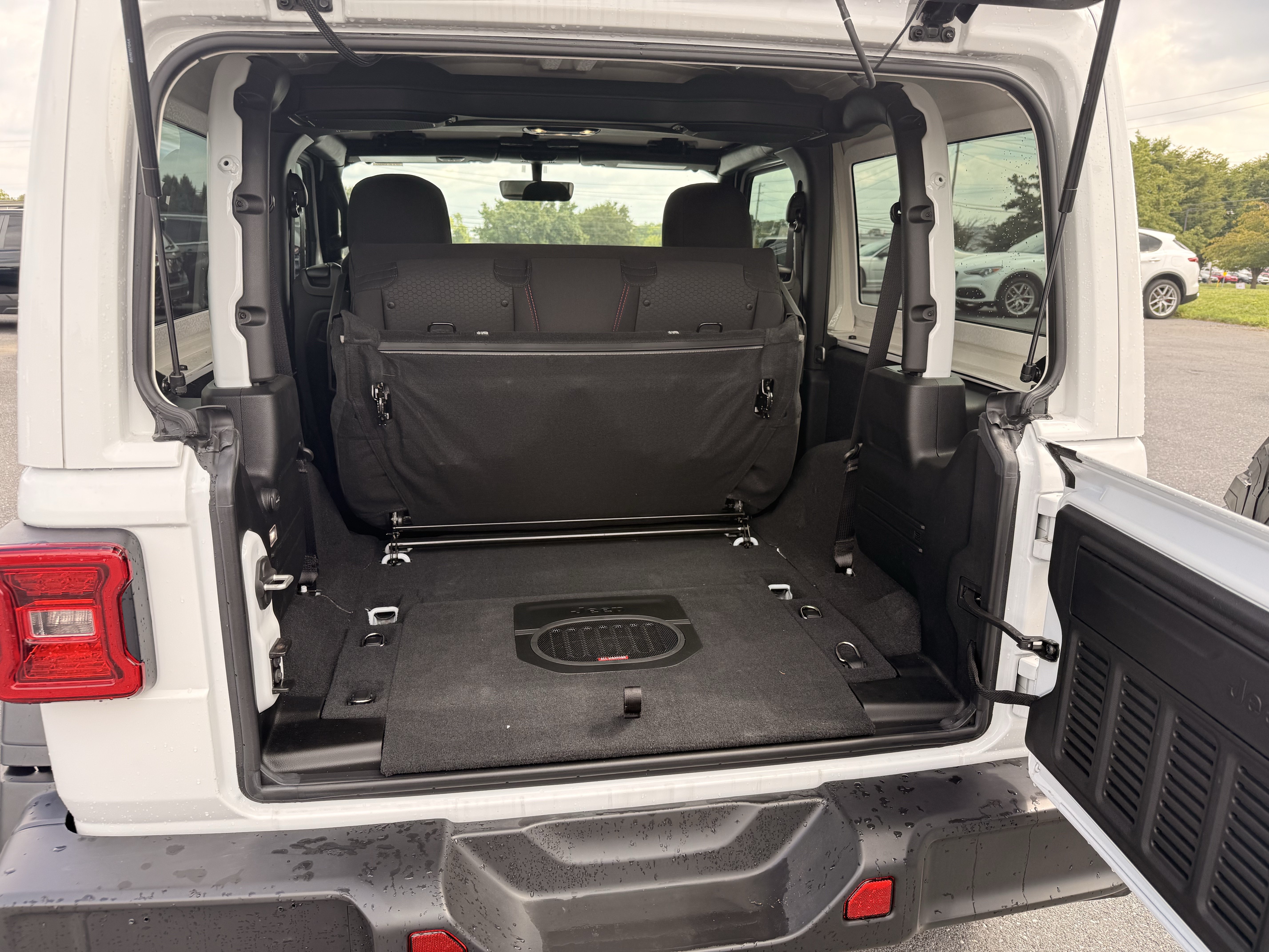 Used 2022 Jeep Wrangler Rubicon w/ LED Lighting Group AWD/4WD image 19
