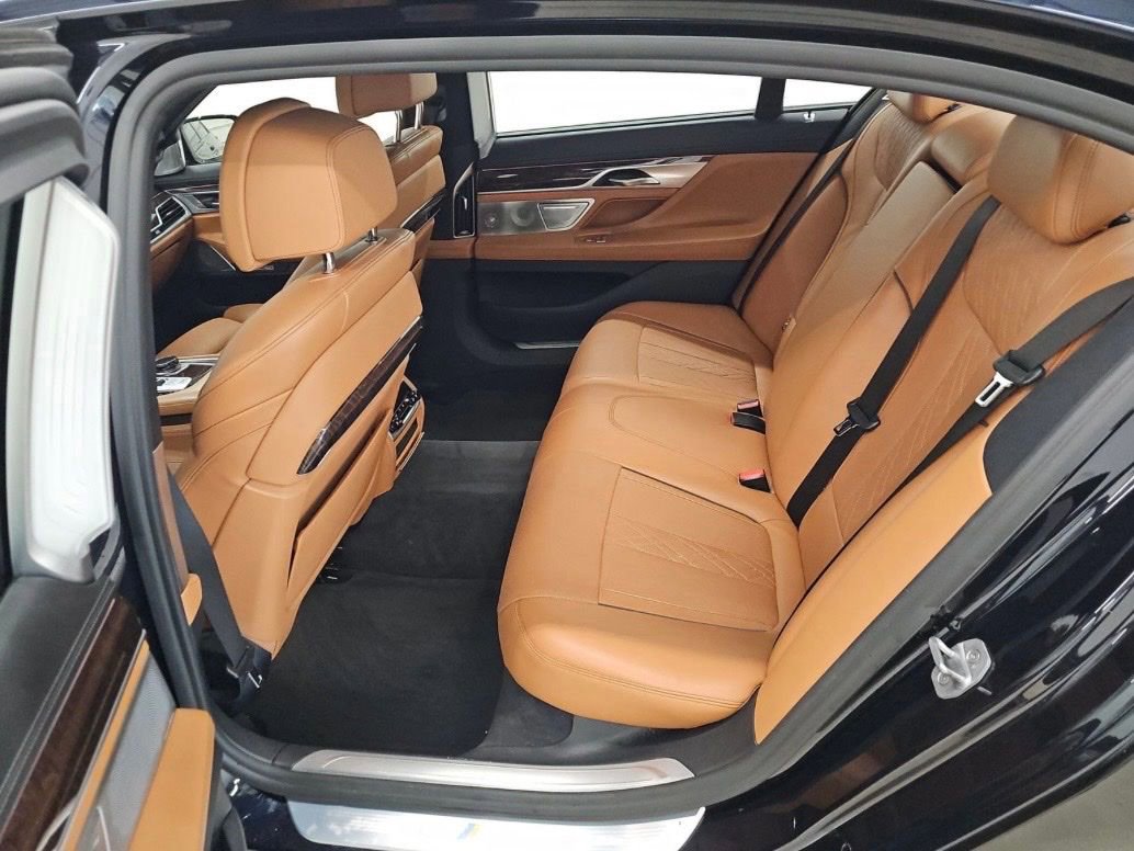 Used 2018 BMW 750i xDrive AWD/4WD image 8