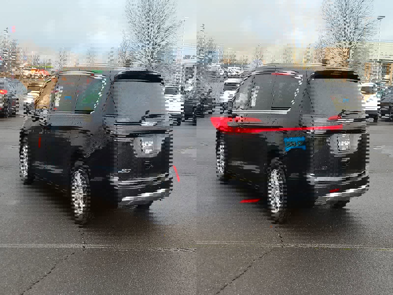 Certified 2024 Chrysler Pacifica Touring-L image 12