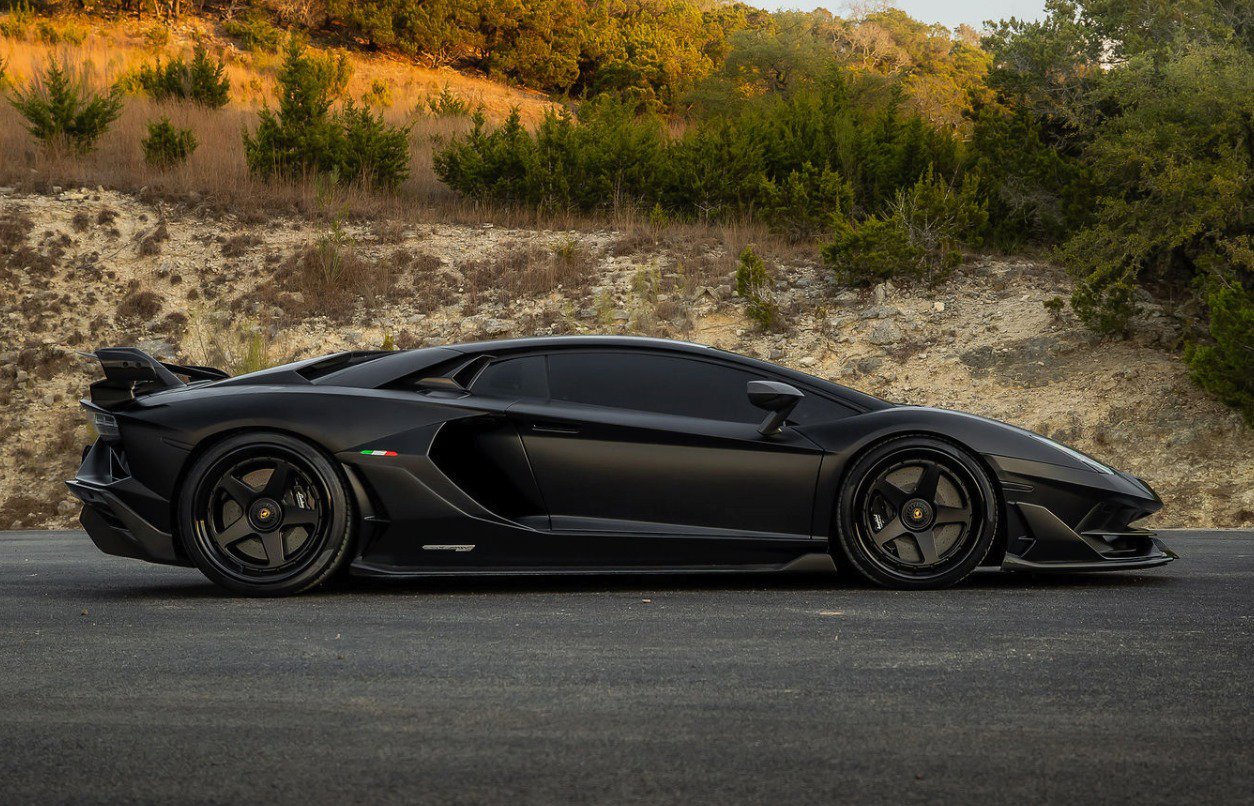 Used 2019 Lamborghini Aventador SVJ image 2