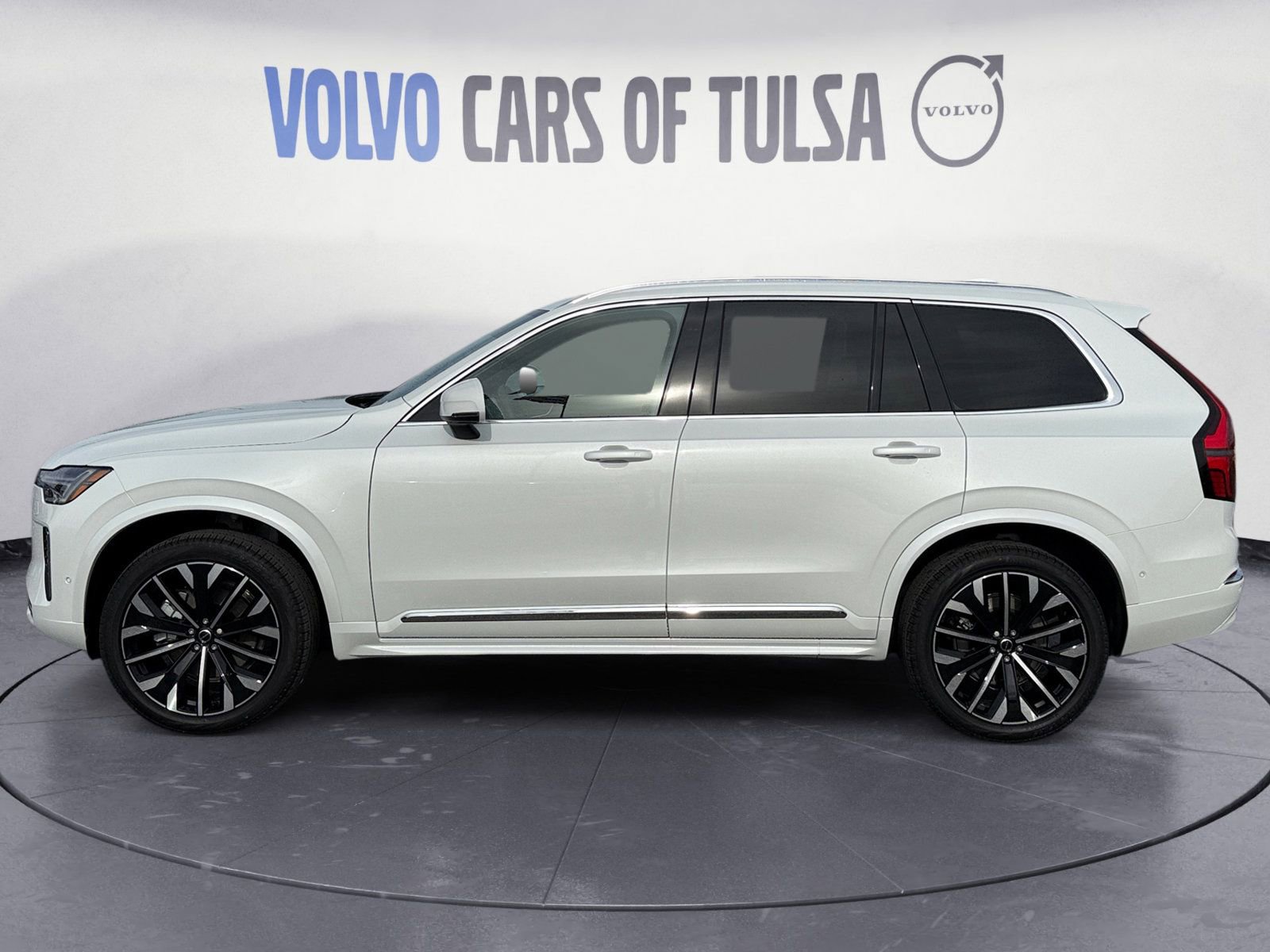 New 2026 Volvo XC90 B5 Plus w/ Protection Package Premier image 2