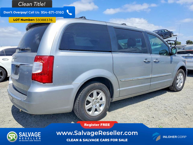 Used 2013 Chrysler Town & Country Touring FWD image 4