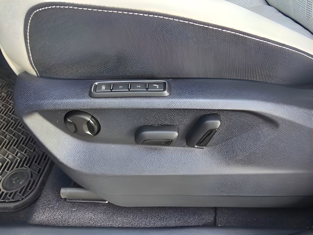 Used 2025 Volkswagen Atlas Cross Sport SEL Premium R-Line image 16