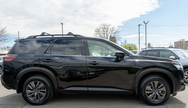 Used 2022 Nissan Pathfinder SV AWD/4WD image 5