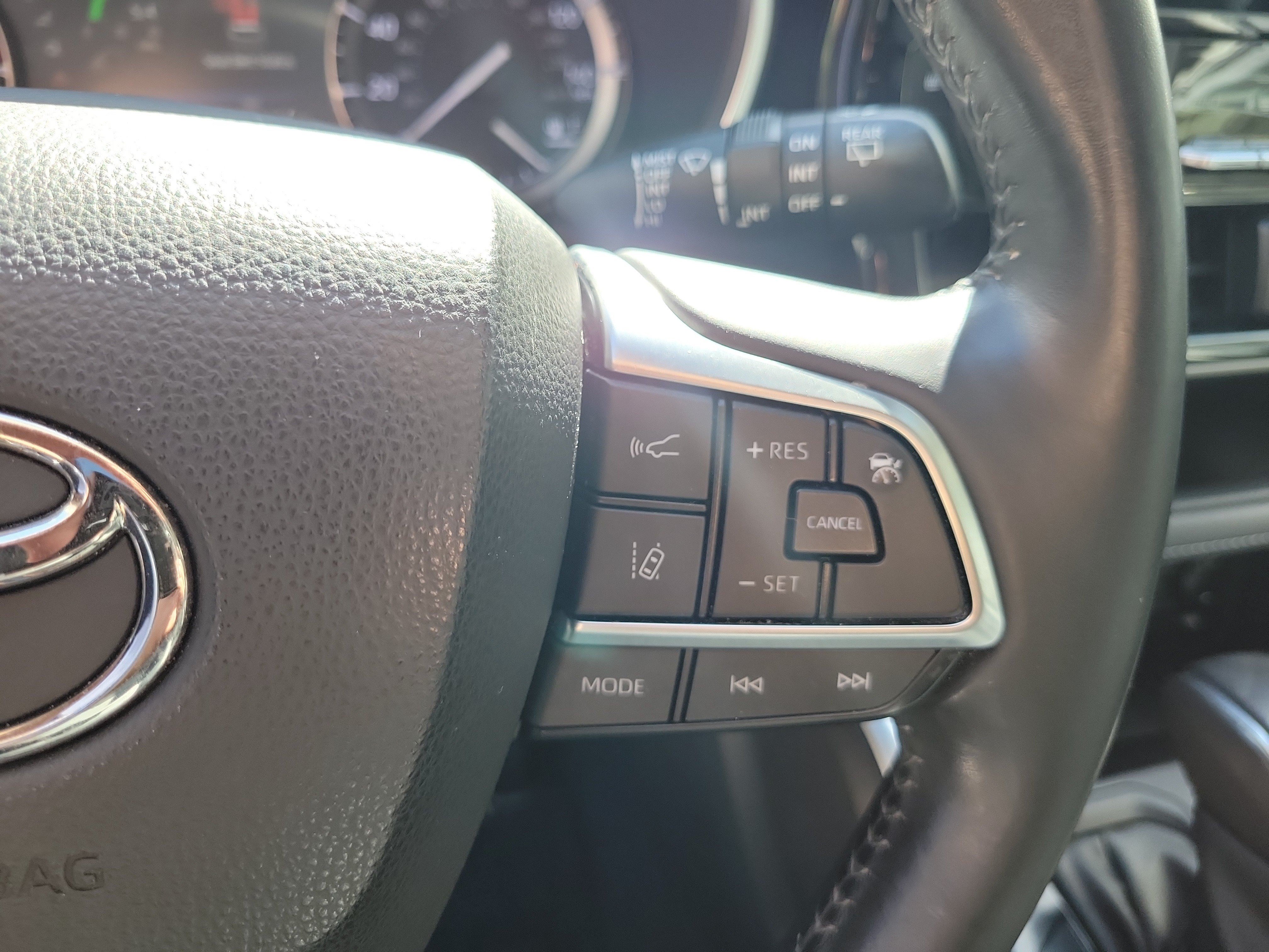 Used 2021 Toyota Highlander XLE AWD/4WD image 31