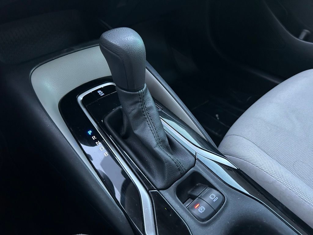 Used 2022 Toyota Corolla LE FWD image 26