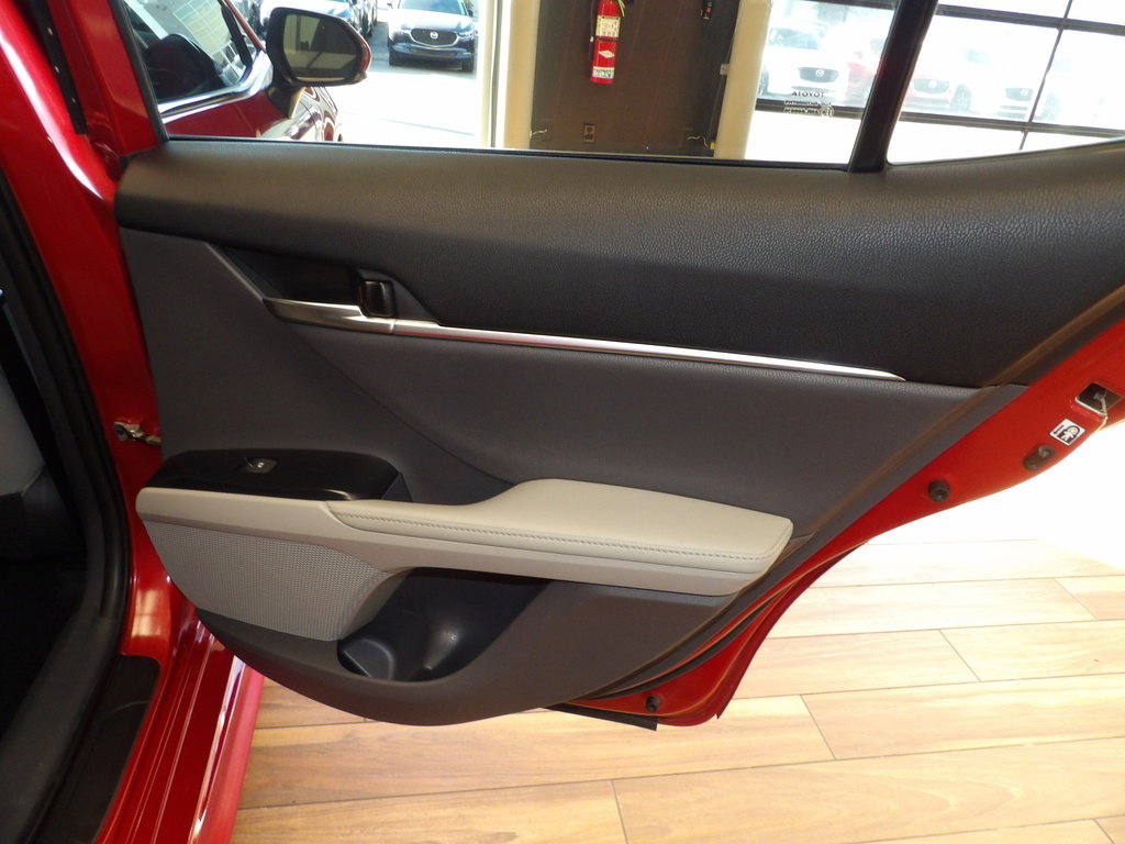 Used 2019 Toyota Camry XSE image 16