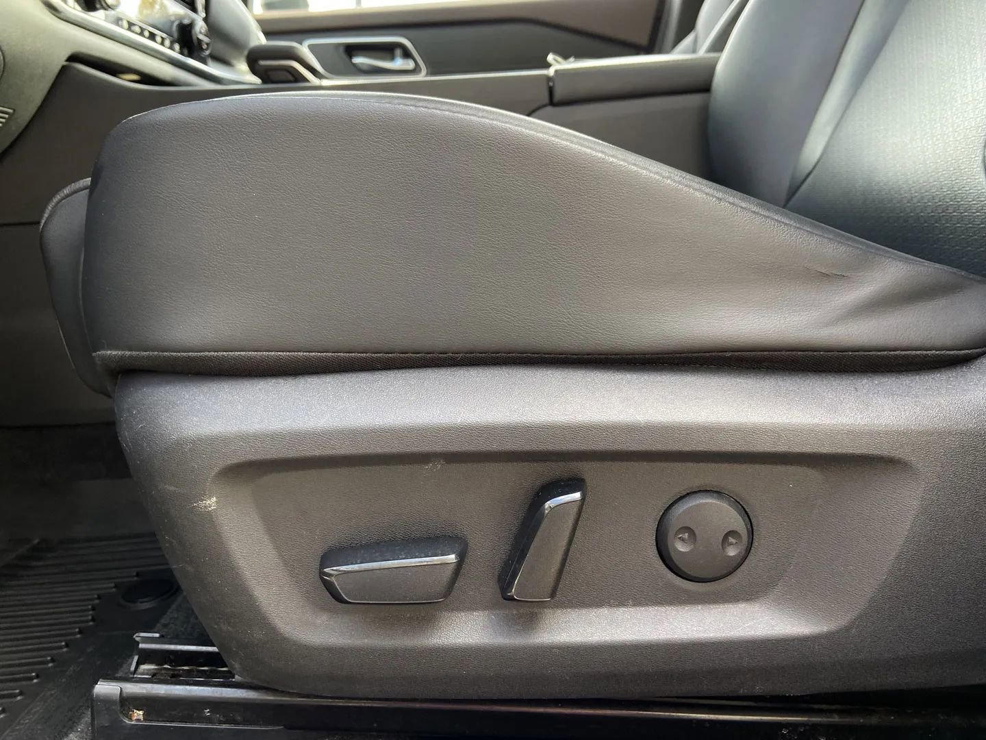 Used 2021 Nissan Rogue SV w/ Premium Package image 11