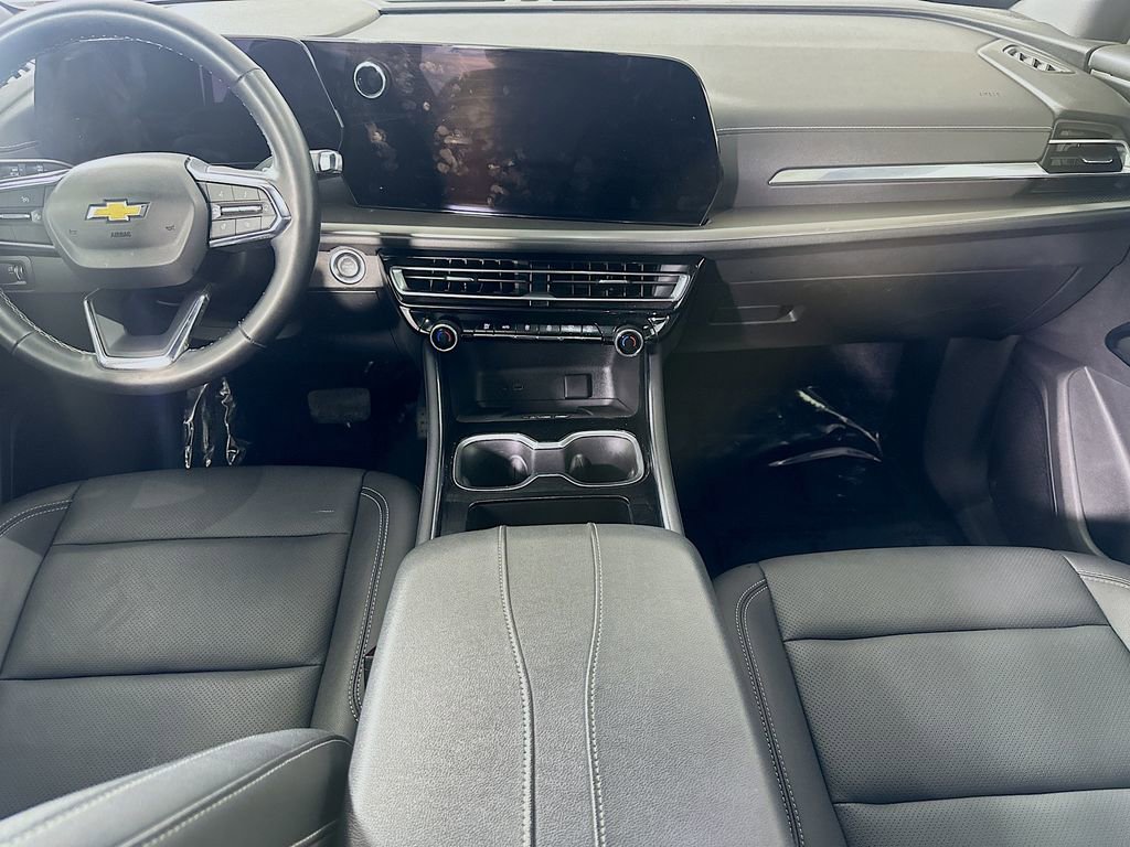 Used 2025 Chevrolet Traverse LT image 19