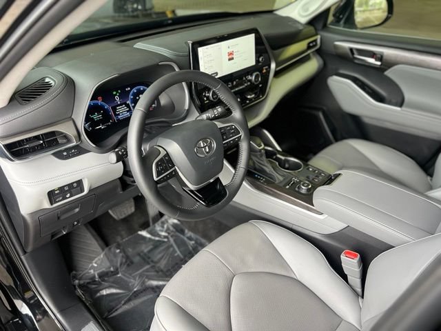 Certified 2026 Toyota Highlander Limited w/ Protection Package #3 (TMS) AWD/4WD image 14