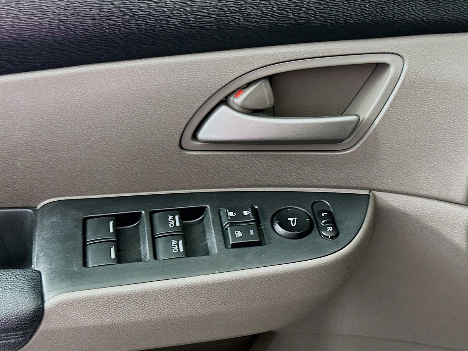 Used 2011 Honda Odyssey EX-L image 17