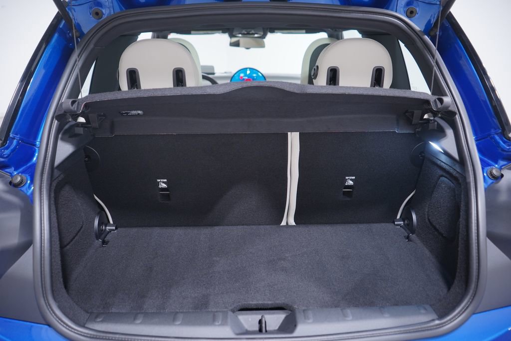 Used 2025 MINI Cooper 2-Door Hardtop image 18