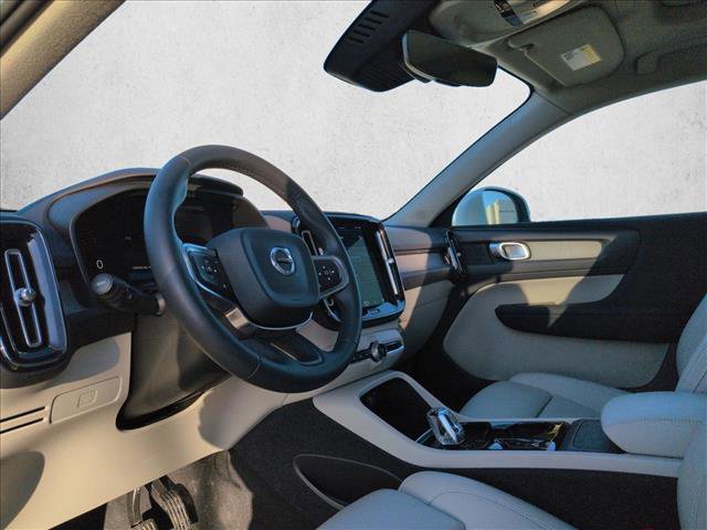 Used 2023 Volvo XC40 B4 Plus w/ Driver Assist Package image 10