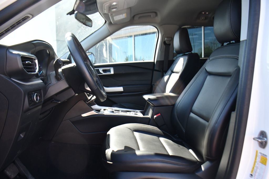 Used 2023 Ford Explorer XLT w/ Equipment Group 202A AWD/4WD image 13