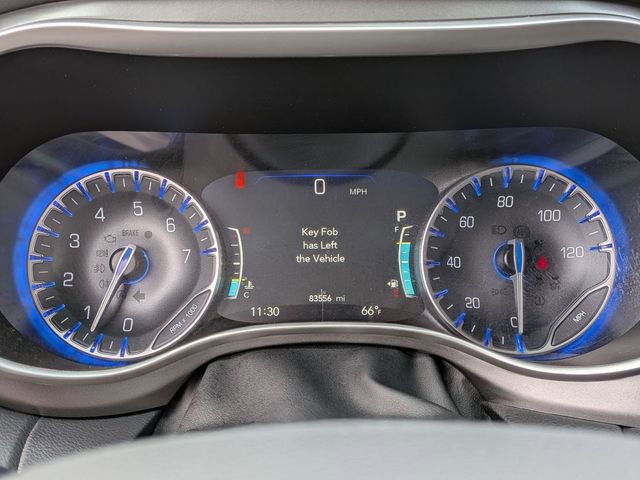 Used 2023 Chrysler Pacifica Touring-L image 16