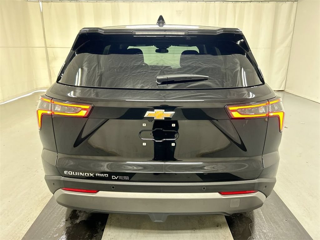 New 2026 Chevrolet Equinox LT w/ Convenience Package II AWD/4WD image 8