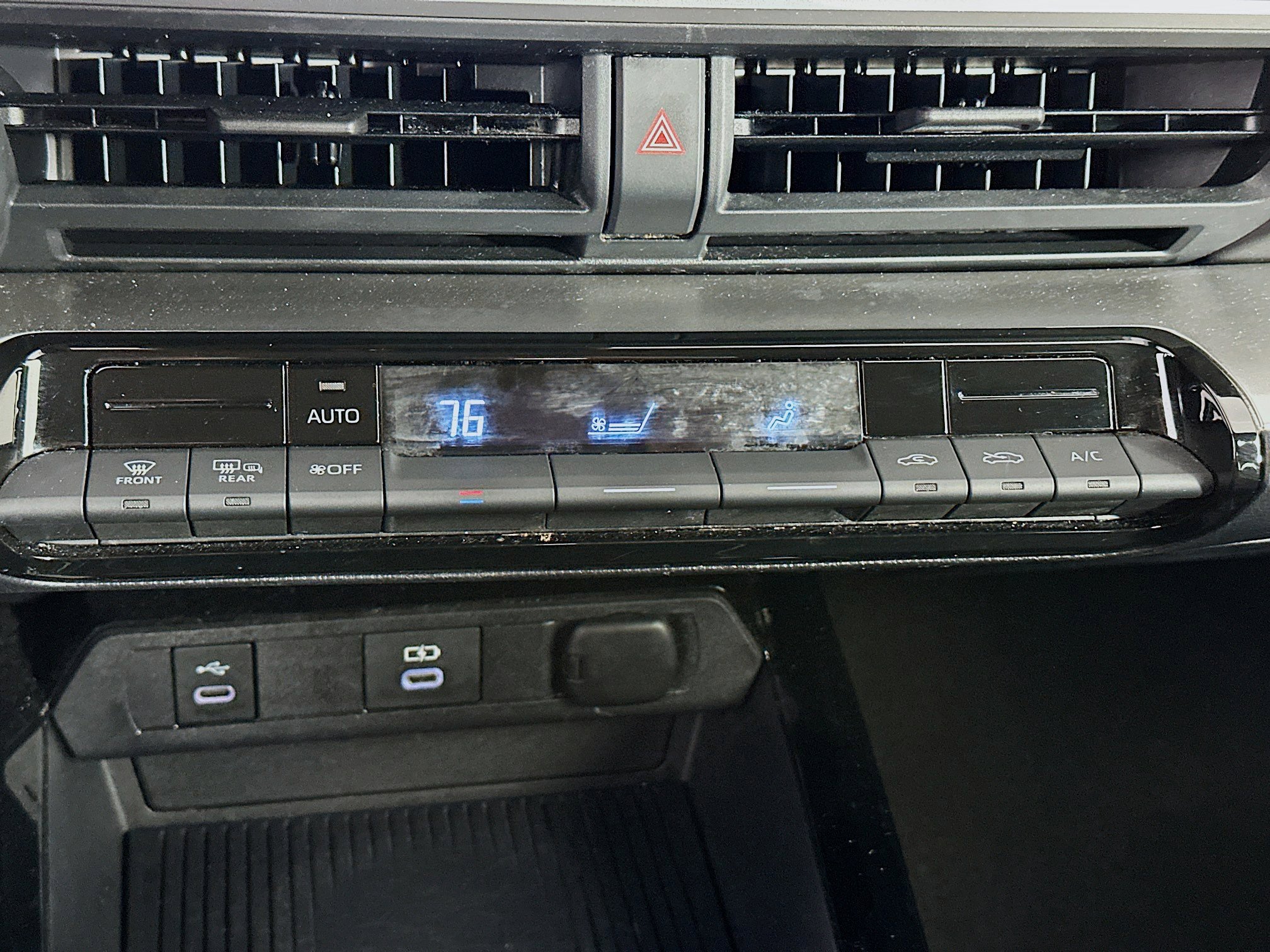 Used 2024 Toyota Prius LE image 24